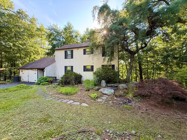 51 Ridge Way, Sturbridge, MA 01566