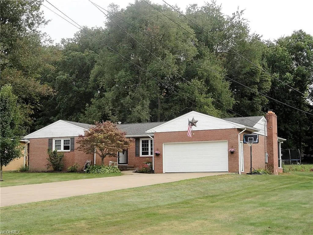 1330 Shelley St NE photo 1