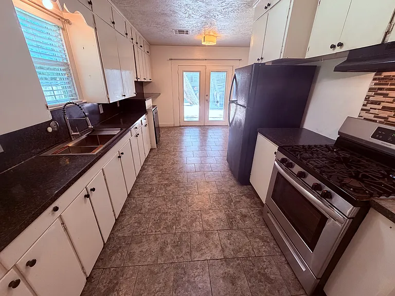 212 W Hunnicutt St #1 — Photo 7