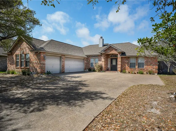 461 Augusta Dr, Rockport, TX 78382