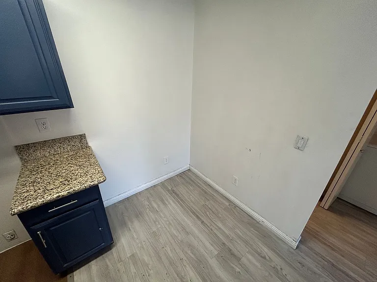 5154 S Jones Blvd #202 — Photo 8