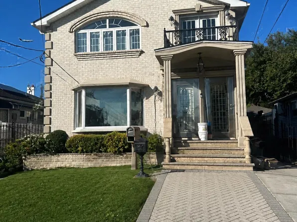 24123 149th Ave, Rosedale, NY 11422