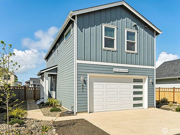 3rd image of 441 Lupine Lane SW