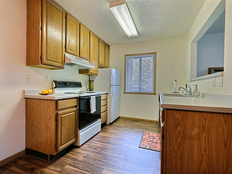 Fargo, ND Oxford Apartments | Kitchen
