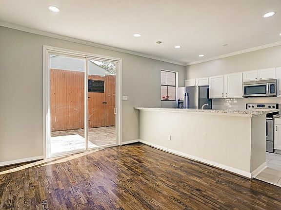 5th image of 1201 McDuffie St Unit 221