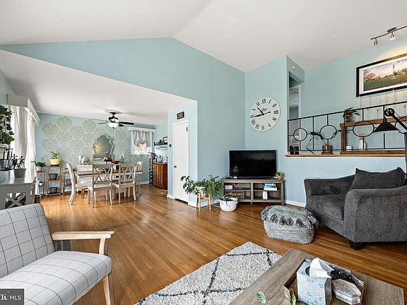 4th image of 2204 Foote Rd