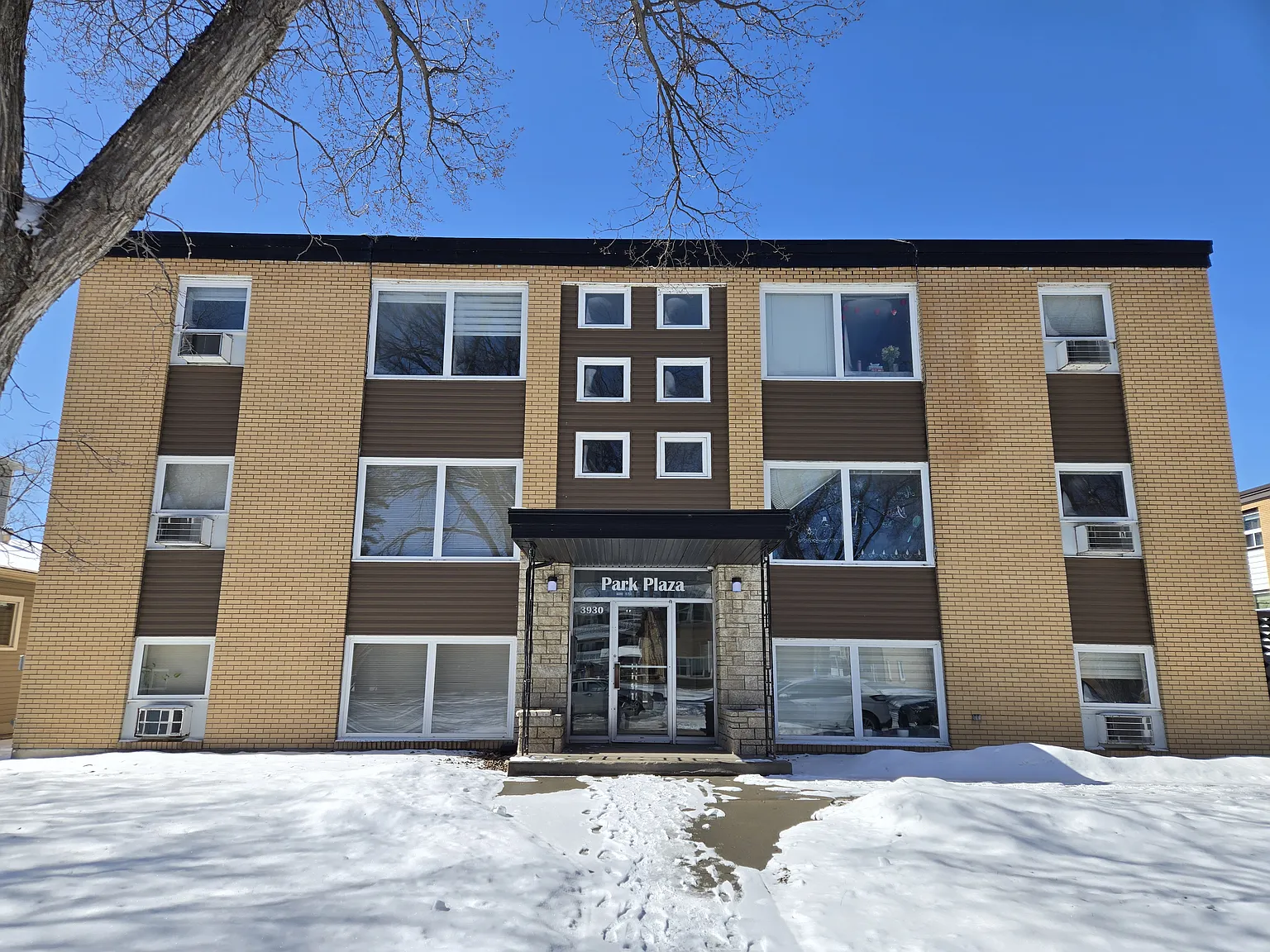 Park Plaza — Photo 1