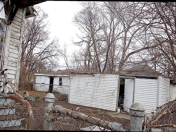 5th image of 17138 Eureka St