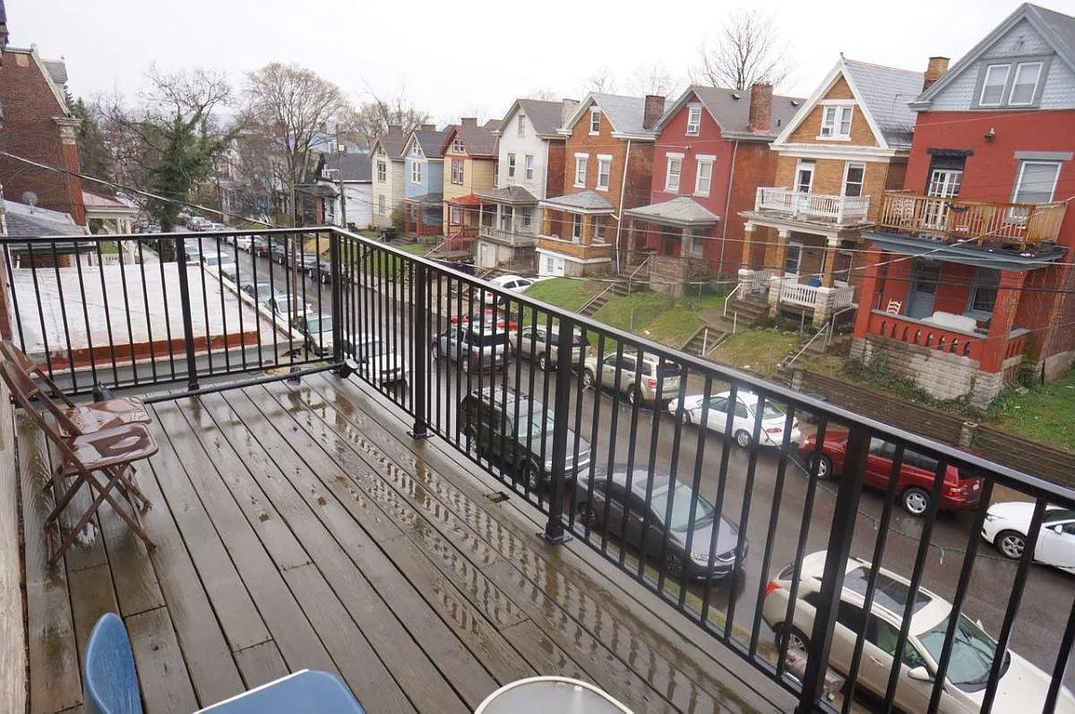5 bed, 2500 sqft, $3,500 — Photo 2