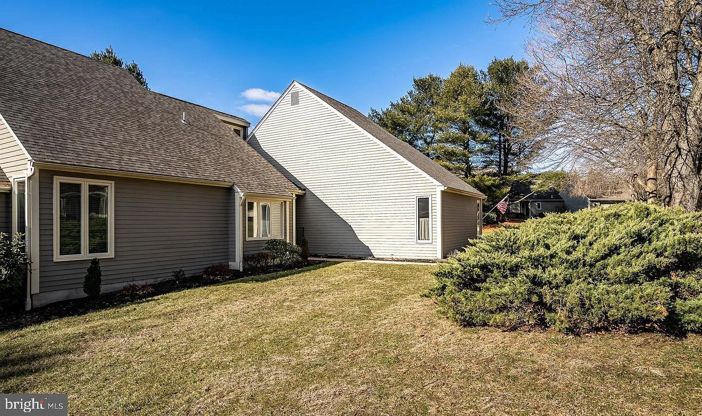 3 bed, 2.5 bath, 1934 sqft, $3,200 — Photo 3
