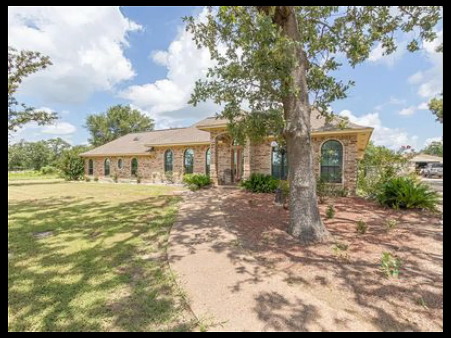4 bed, 2452 sqft, $3,400 — Photo 2