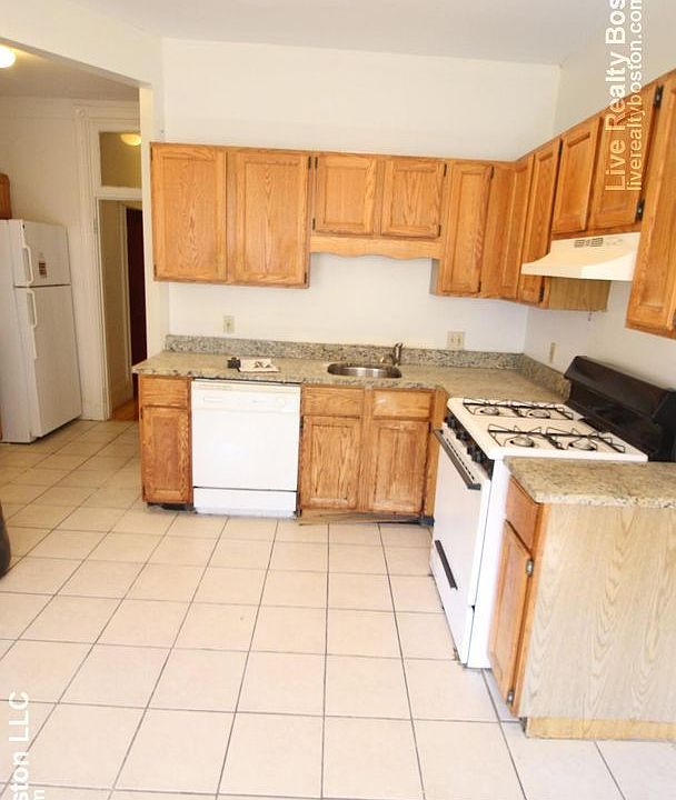 2nd image of 1426 Commonwealth Ave APT 5R