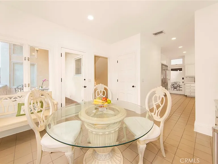 3546 Dixie Canyon Pl — Photo 5