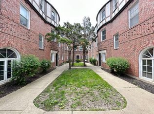 918 Green Bay Rd #E3, Winnetka, IL 60093