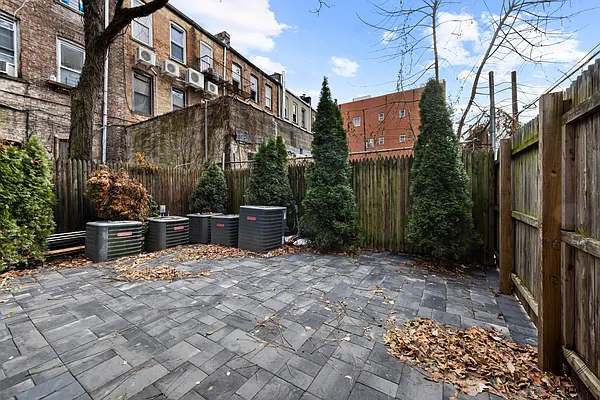 Rented by ERNY LLC | media 32