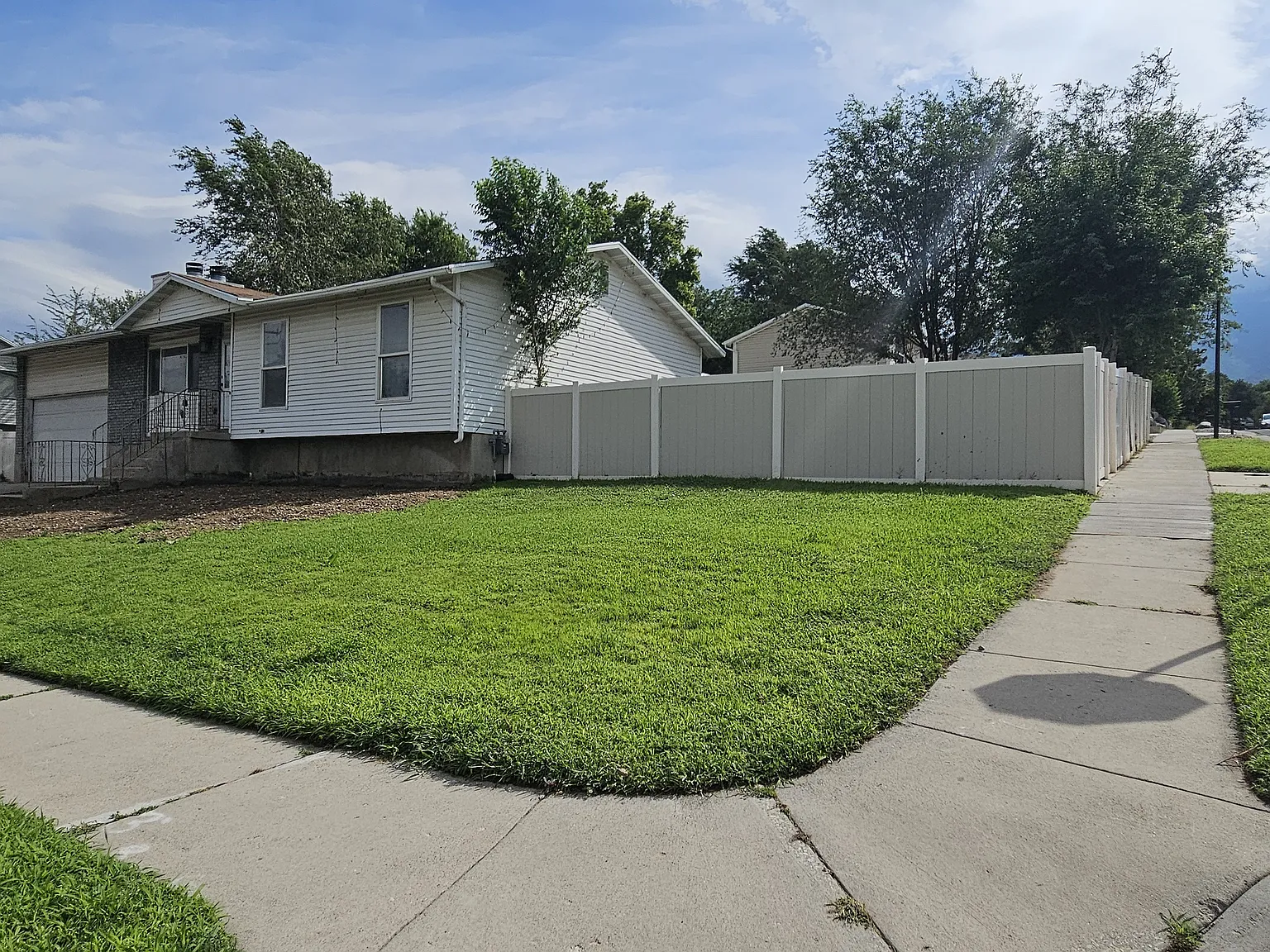 5 bed, 2328 sqft, $2,799 — Photo 2