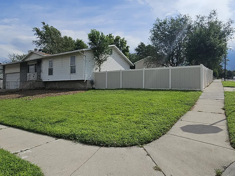 11809 S 1000 E — Photo 2