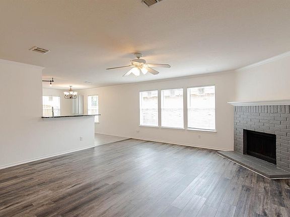 5th image of 2724 Prairie Creek Dr