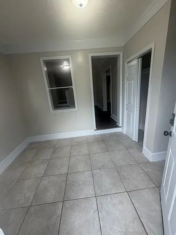 111 S Wilson Ave — Photo 25