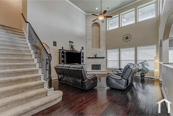 6 bed, 4200 sqft, $4,600 — Photo 3