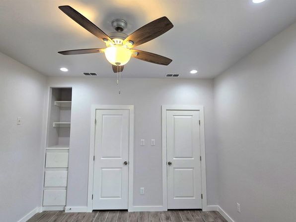 laredo-texas-447524060 picture