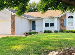104 W Sierra Dr, Raymore, MO 64083