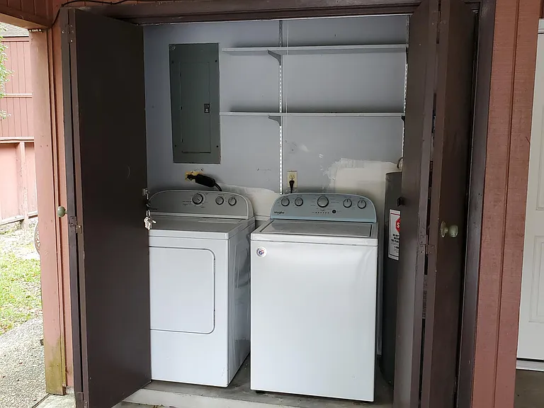 102 Saint James Pl #102 — Photo 3