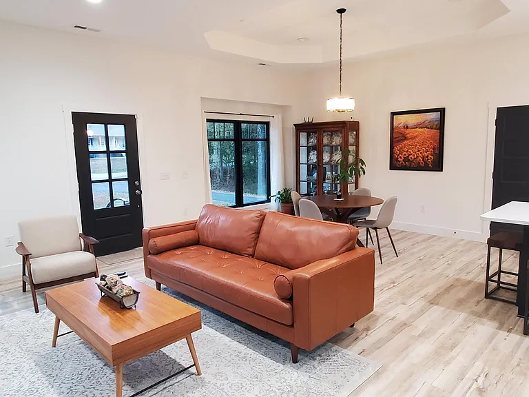 621 Pike Dr — Photo 2
