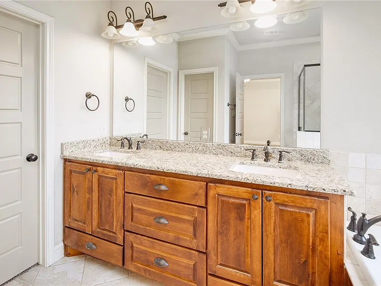 4025 Crestmont Dr — Photo 18