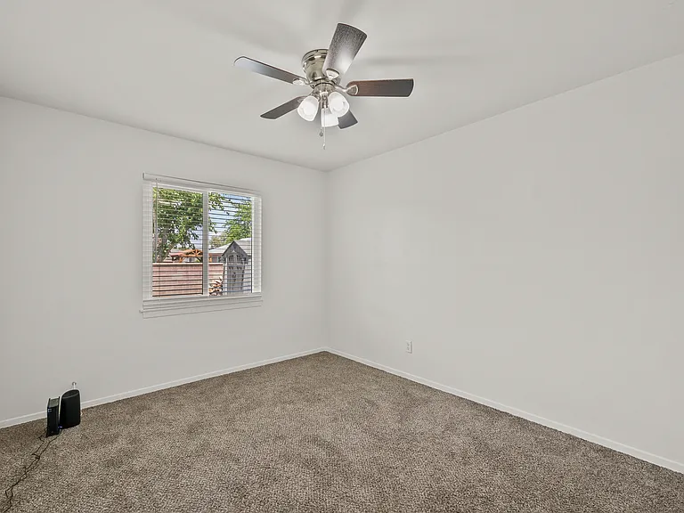 809 W Avenue J10 — Photo 22