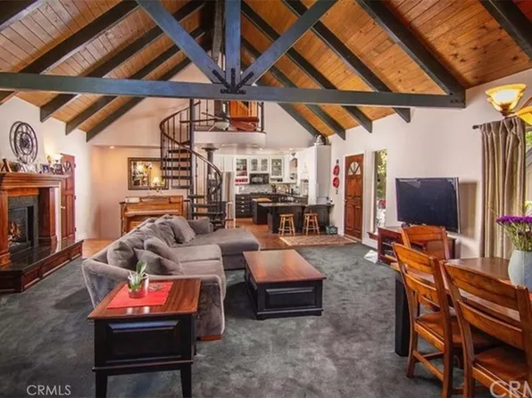 1055 Meadowbrook Rd, Lake Arrowhead, CA 92352