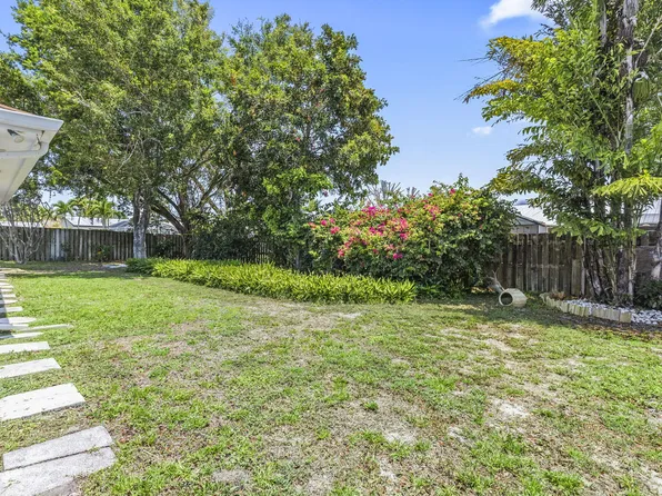 2003 NE Aloe Calle, Jensen Beach, FL 34957