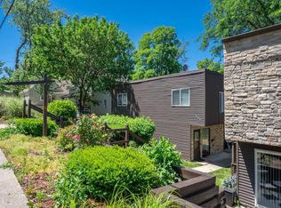 358 Locust St APT E, Valparaiso, IN 46383