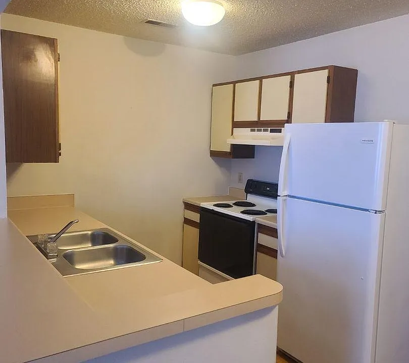 Oak Knoll Apartments