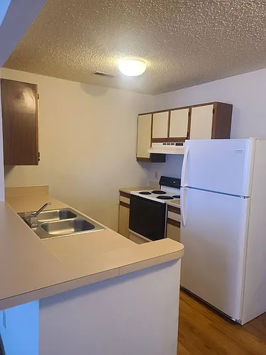 Oak Knoll Apartments Photo 1