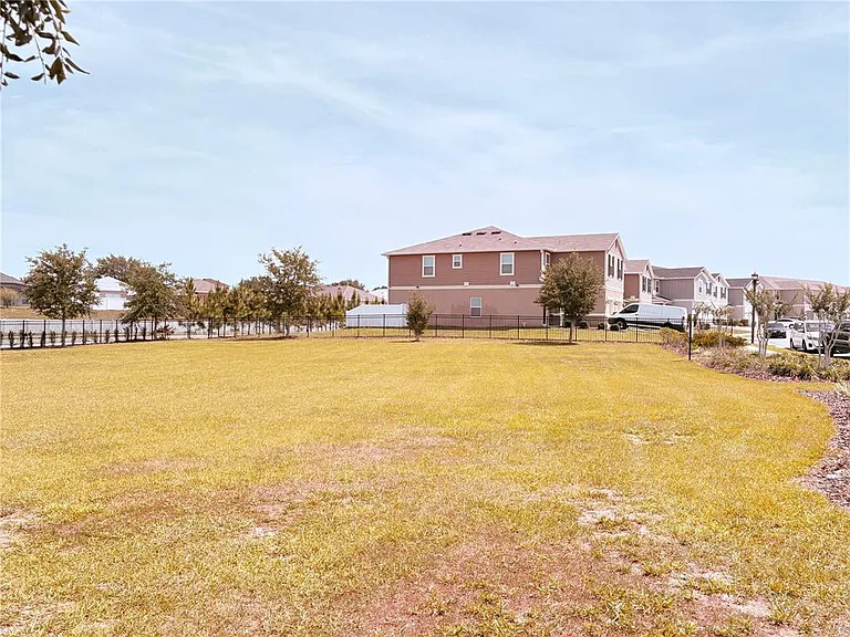 1084 Papaya Cir — Photo 37