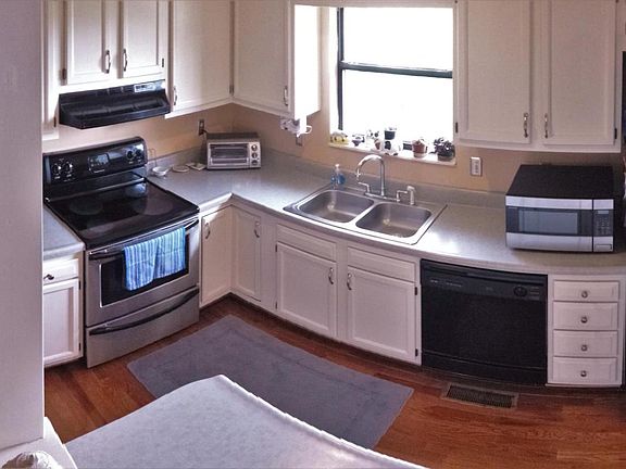3rd image of 3012 Walmar Dr