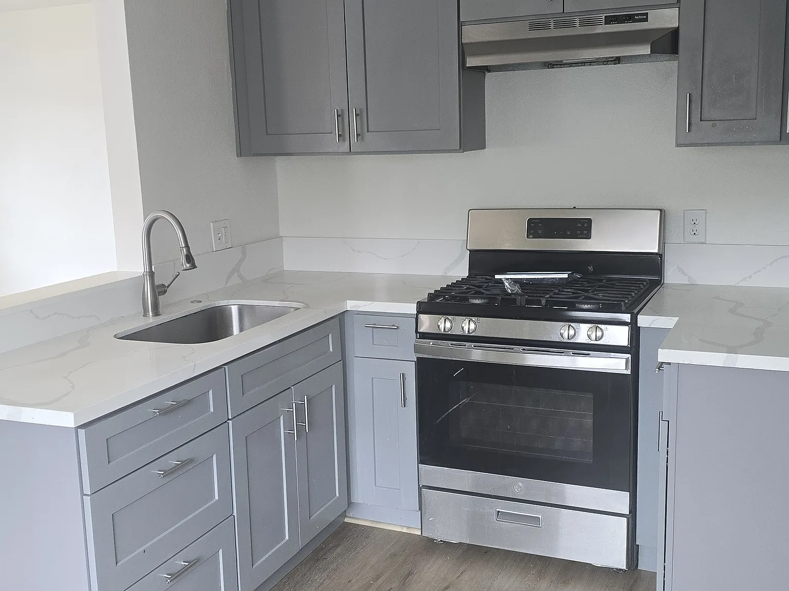 2 bed, 826 sqft, $2,380 — Photo 4