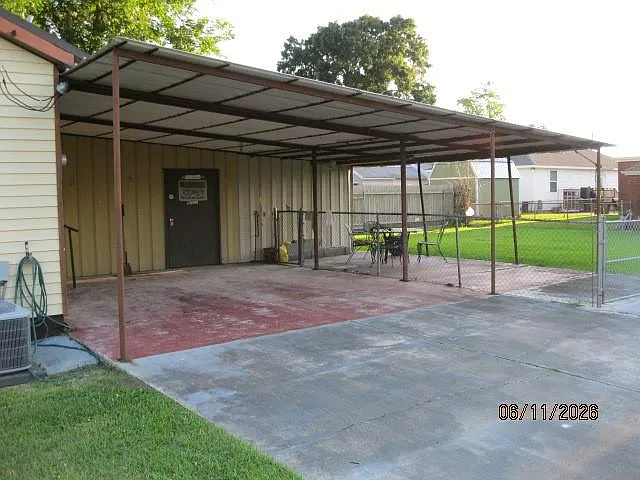 900 Central Ave — Photo 3