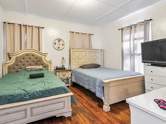 4th image of 37-37 Arch St #39