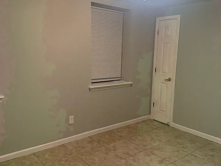 374 Sip Ave #1R — Photo 2