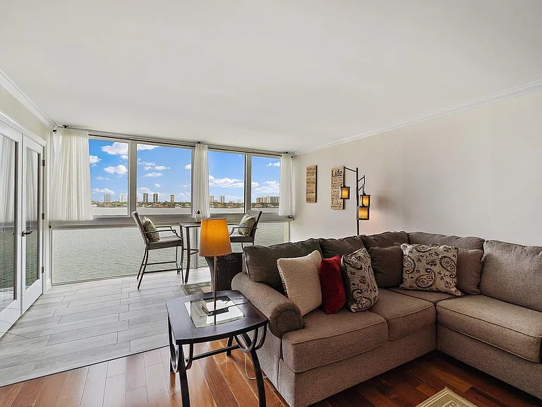 301 Lake Shore Dr #802 — Photo 8