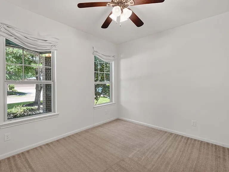 74 S Sawbridge Cir — Photo 28