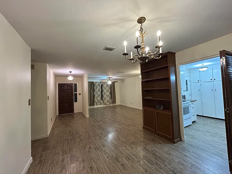 17 Ebony Ave — Photo 18