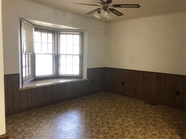 220 W 9th St, Newkirk, OK 74647