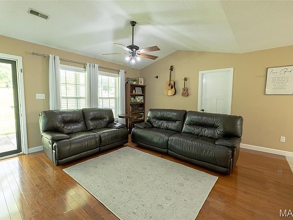 3rd image of 850 County Road 651