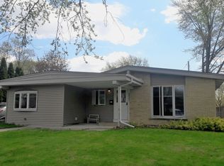 2303 Grouse Ln, Rolling Meadows, IL 60008