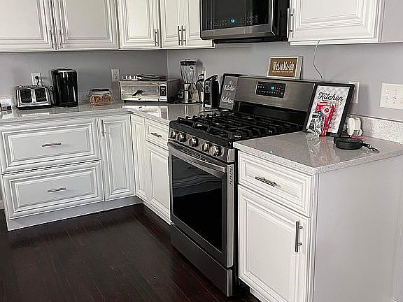5th image of 725 N Clarence Ave