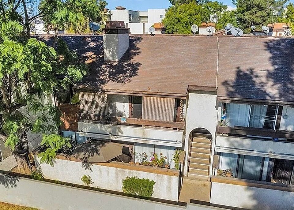 2nd image of 9600 Van Nuys Blvd Unit 102