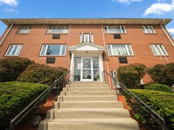 109 Warren St APT 3, Watertown, MA 02472